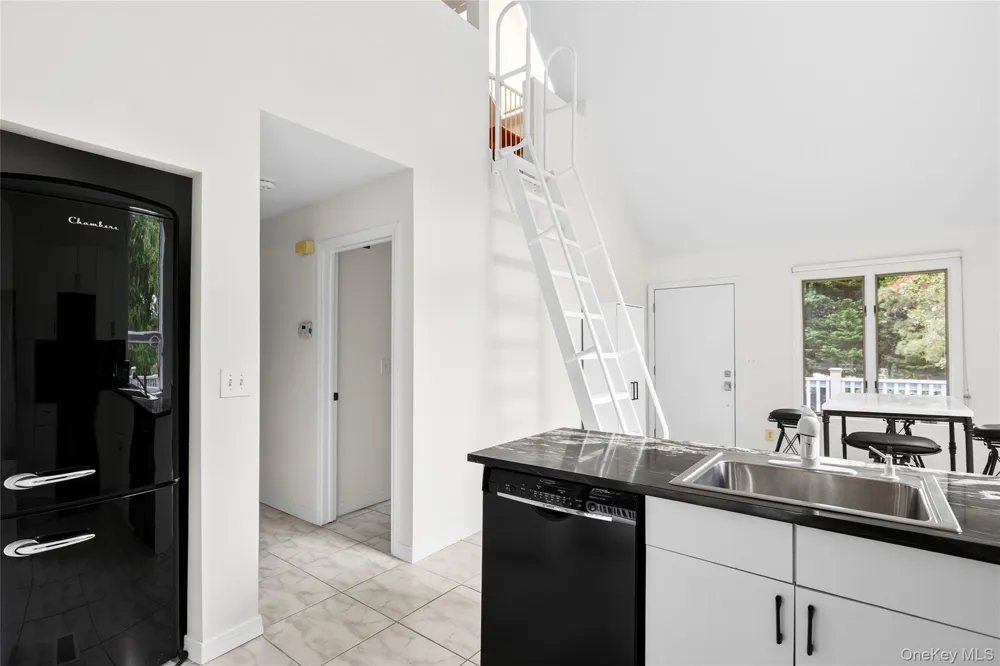 422 Montauk Highway Southampton, NY 11968