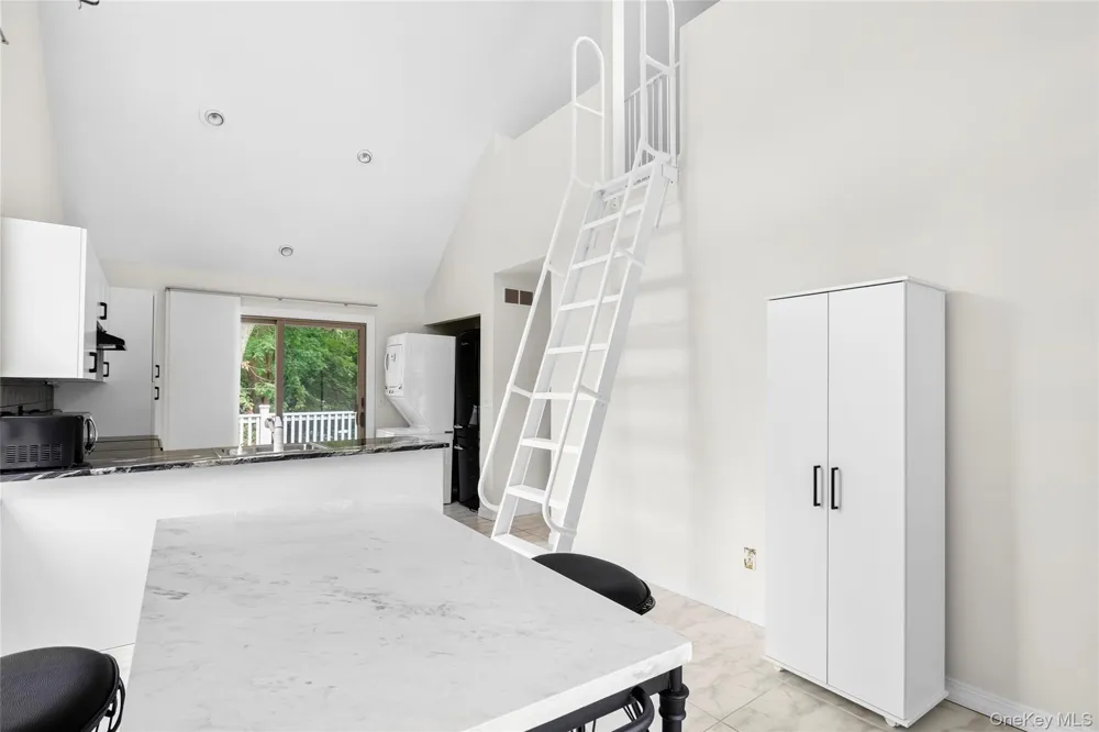 422 Montauk Highway Southampton, NY 11968