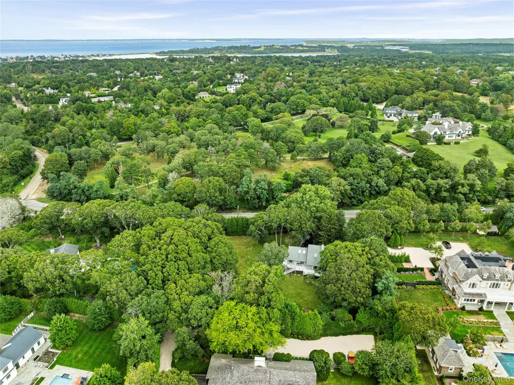 422 Montauk Highway Southampton, NY 11968