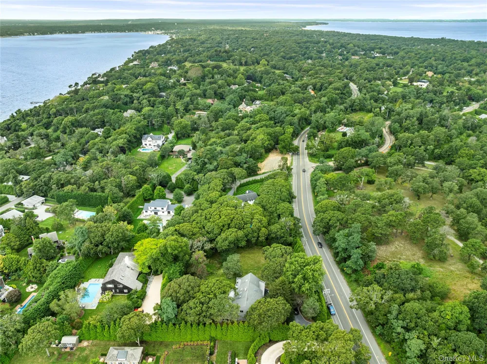 422 Montauk Highway Southampton, NY 11968