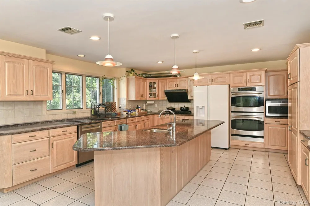 7 Saw Mill Lane Cold Spring Harbor, NY 11724