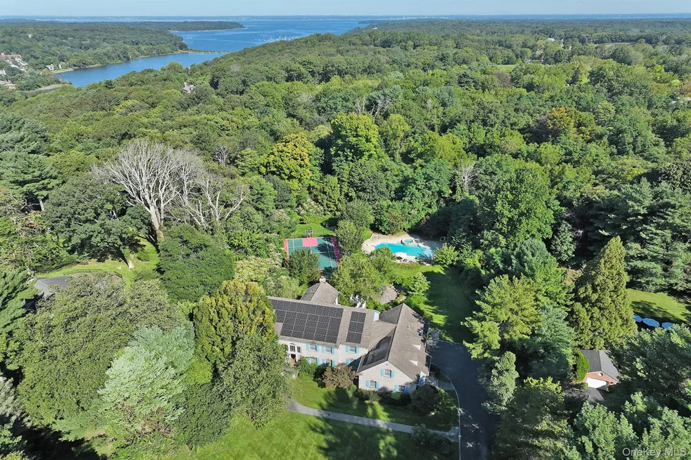 7 Saw Mill Lane Cold Spring Harbor, NY 11724
