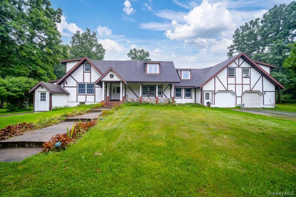 38 Nine Partners Road Staatsburg, NY 12580