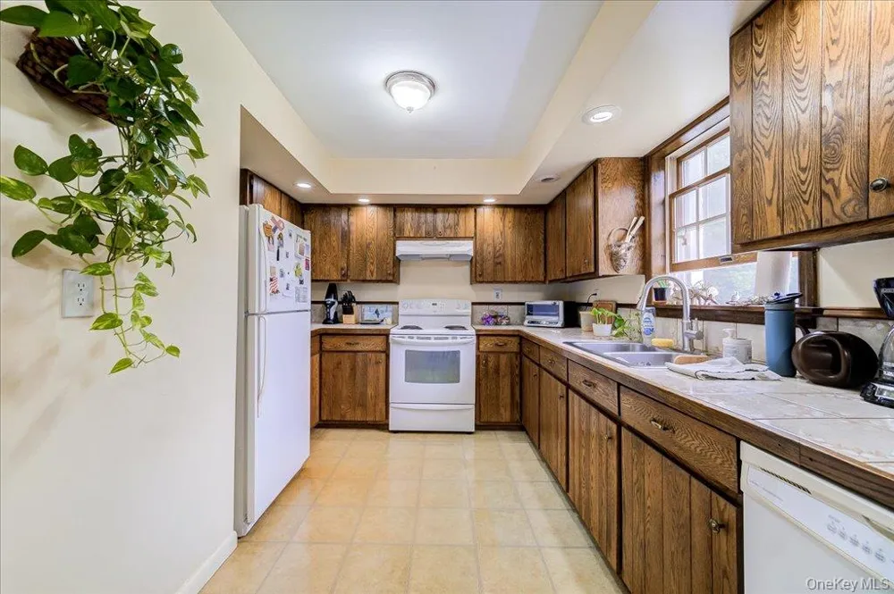 38 Nine Partners Road Staatsburg, NY 12580