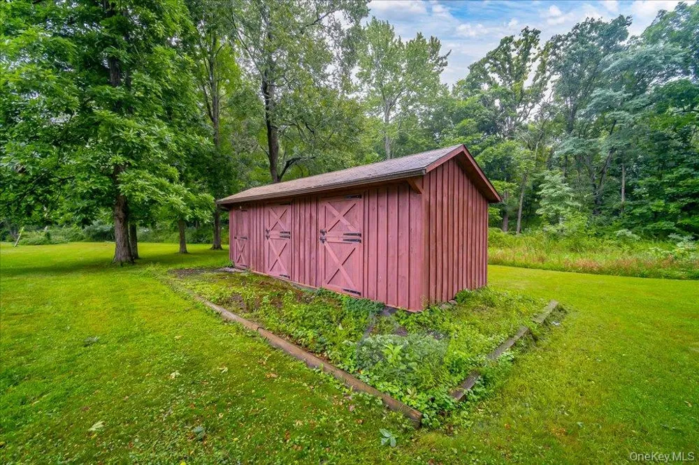 38 Nine Partners Road Staatsburg, NY 12580