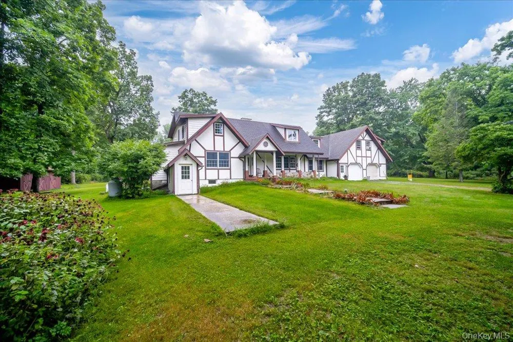 38 Nine Partners Road Staatsburg, NY 12580