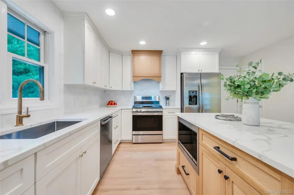 117 Montauk Boulevard East Hampton, NY 11937