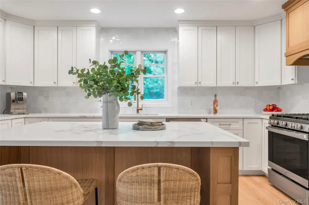 117 Montauk Boulevard East Hampton, NY 11937