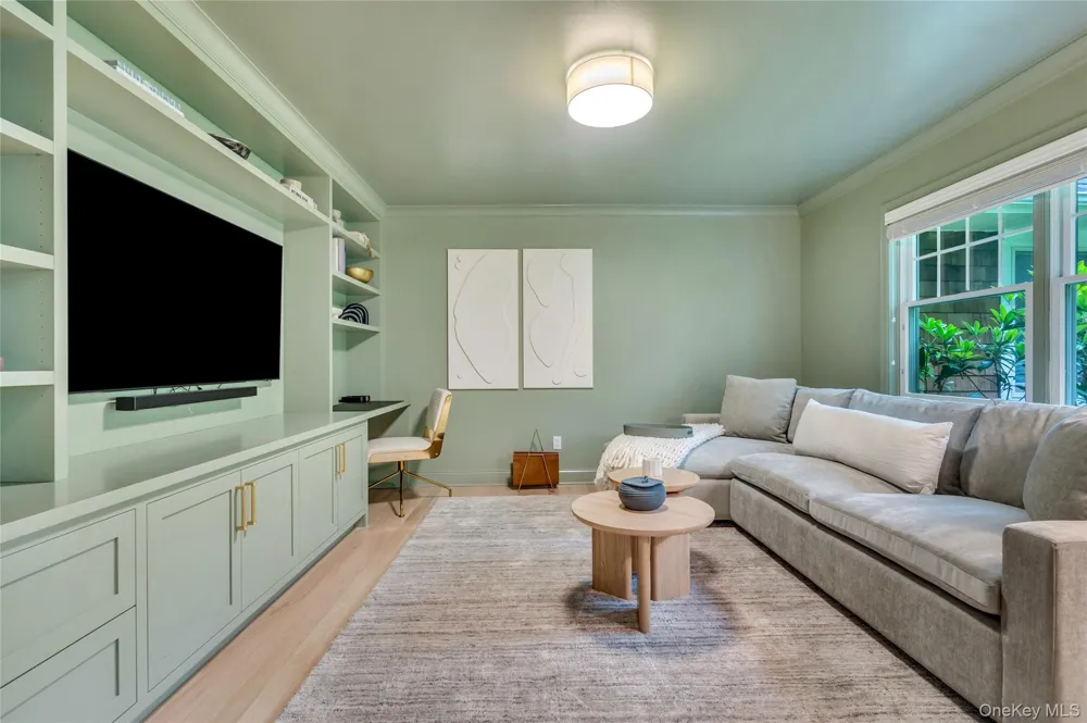 117 Montauk Boulevard East Hampton, NY 11937