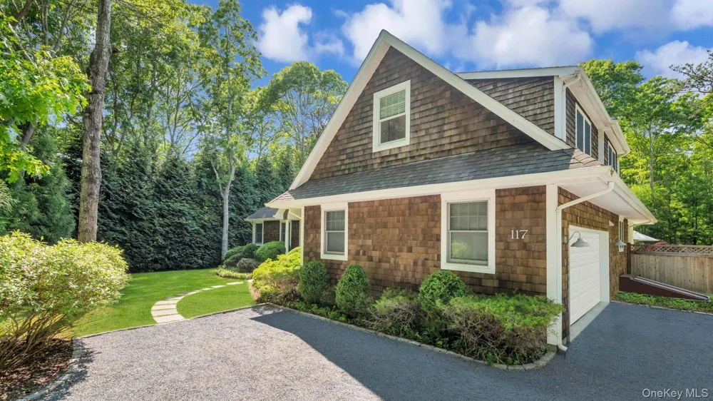 117 Montauk Boulevard East Hampton, NY 11937