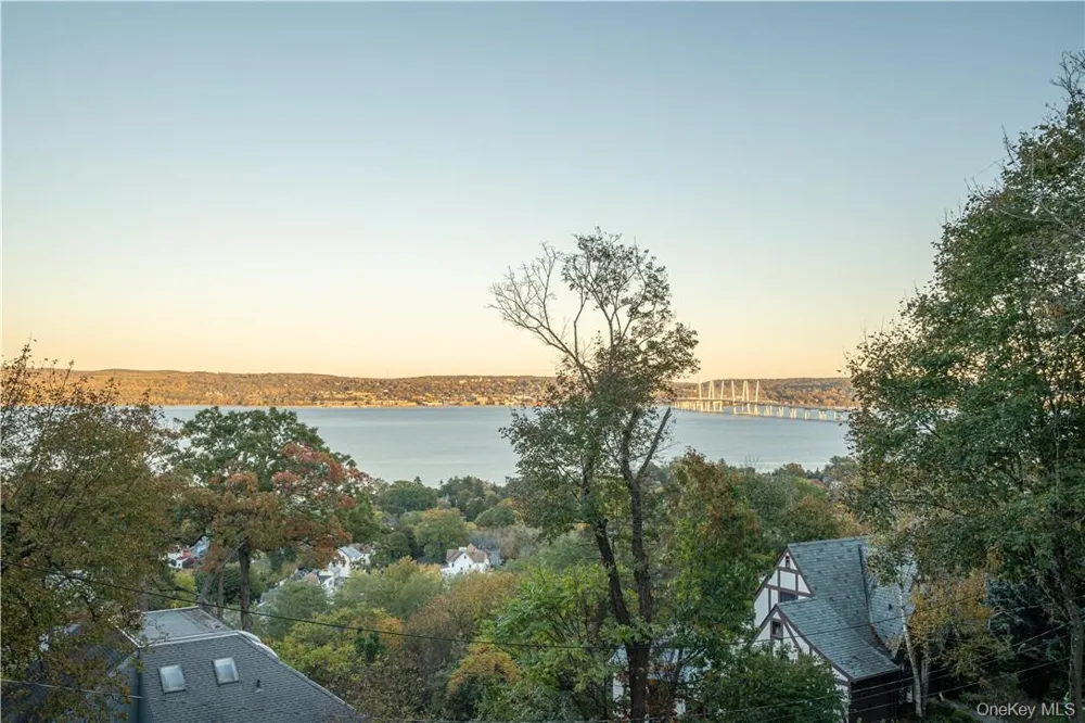 8-12 S Boulevard #12-202 Nyack, NY 10960
