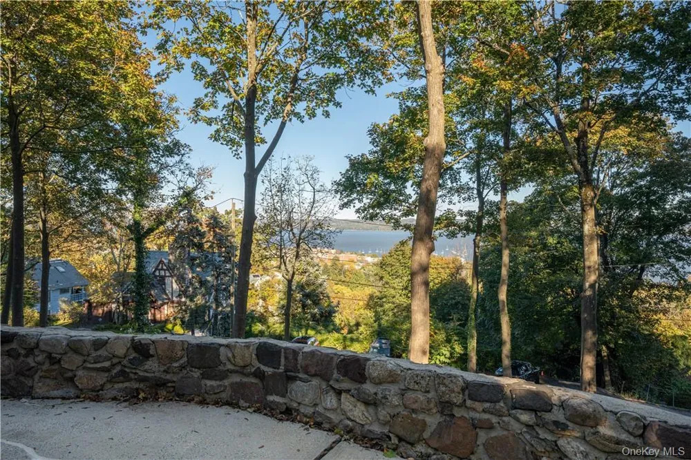 8-12 S Boulevard #12-202 Nyack, NY 10960