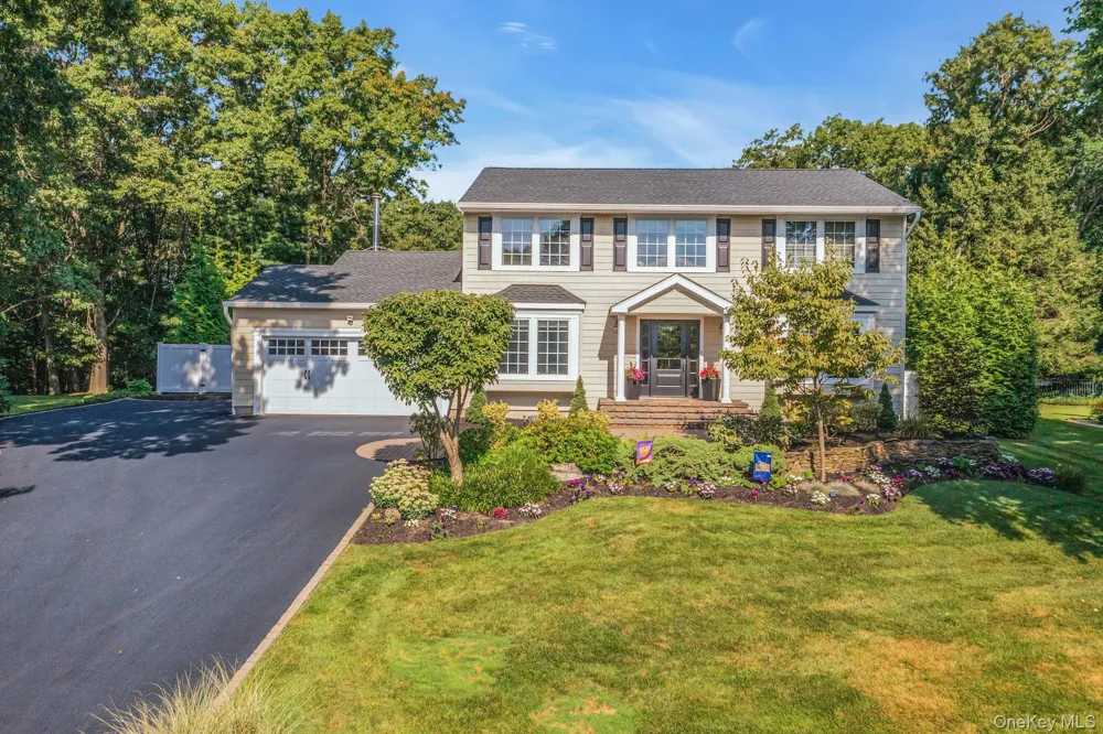 7 Stonehurst Lane Dix Hills, NY 11746