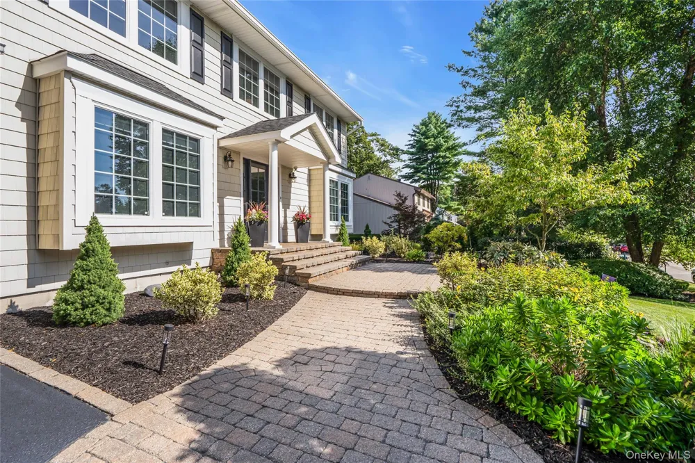 7 Stonehurst Lane Dix Hills, NY 11746