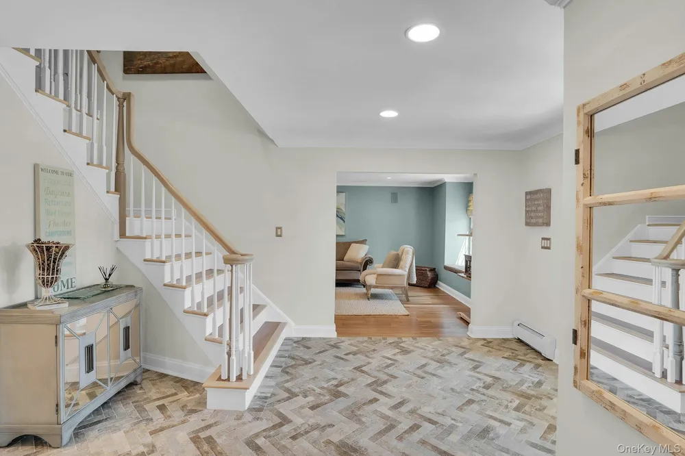 7 Stonehurst Lane Dix Hills, NY 11746