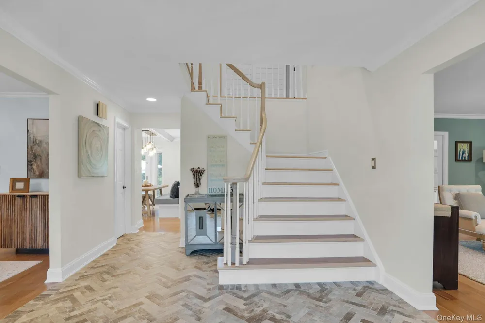 7 Stonehurst Lane Dix Hills, NY 11746