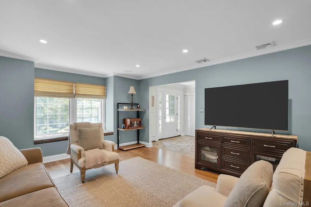 7 Stonehurst Lane Dix Hills, NY 11746