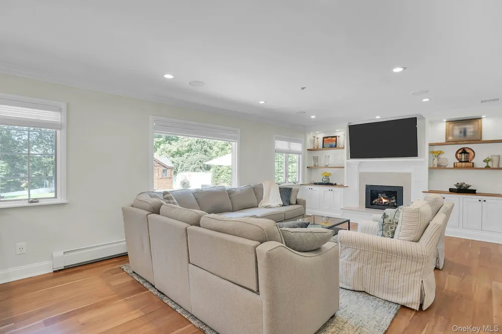 7 Stonehurst Lane Dix Hills, NY 11746
