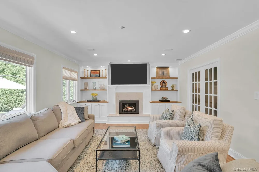7 Stonehurst Lane Dix Hills, NY 11746
