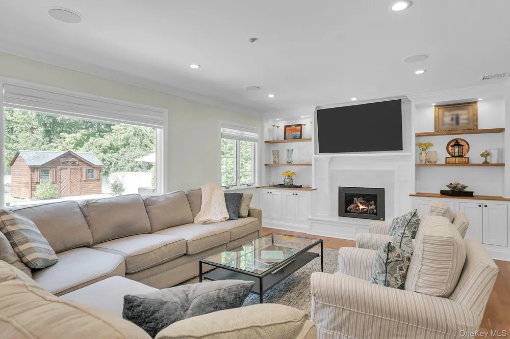 7 Stonehurst Lane Dix Hills, NY 11746