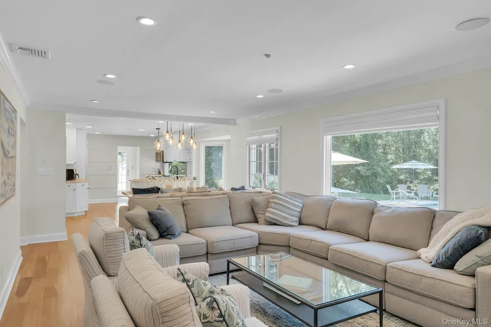 7 Stonehurst Lane Dix Hills, NY 11746