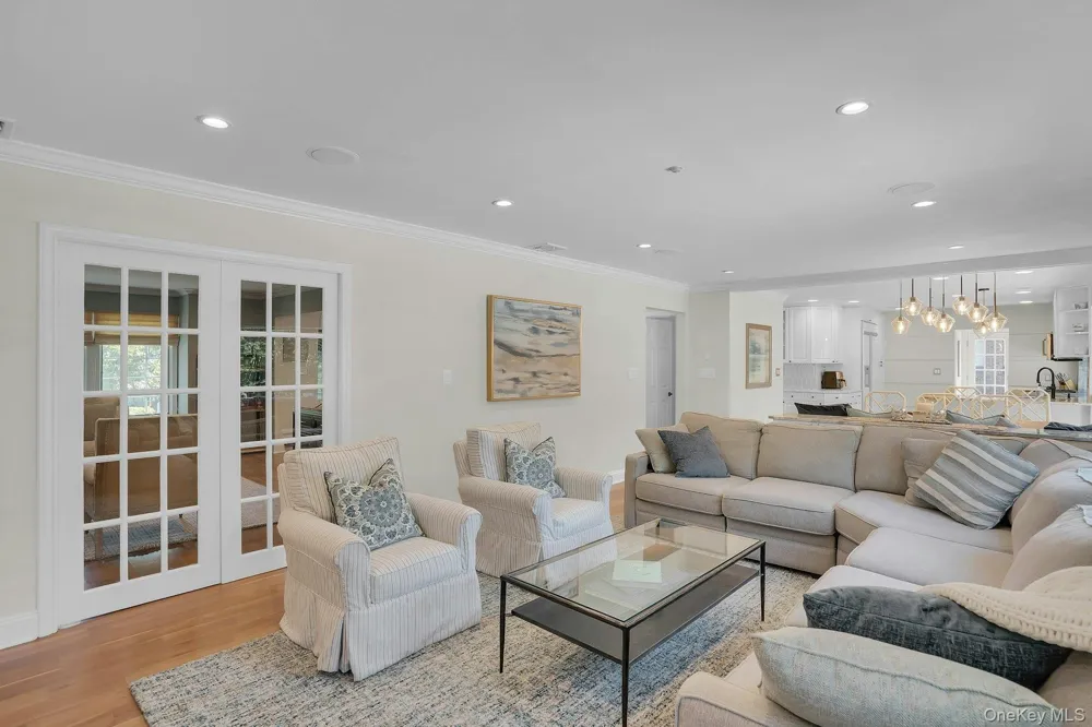 7 Stonehurst Lane Dix Hills, NY 11746
