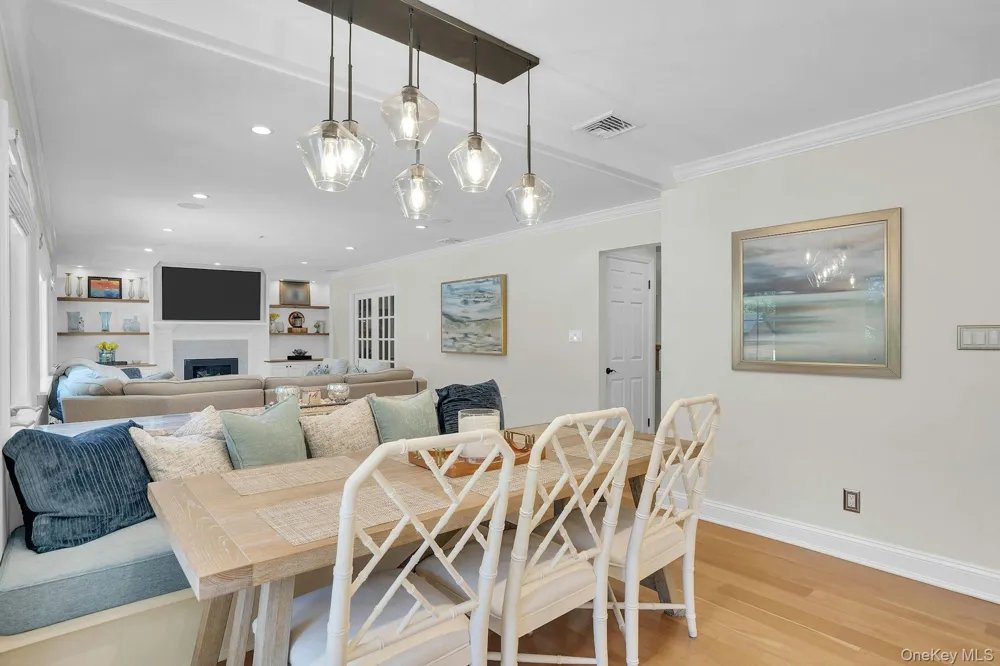 7 Stonehurst Lane Dix Hills, NY 11746