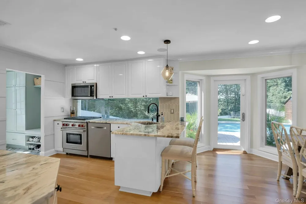 7 Stonehurst Lane Dix Hills, NY 11746