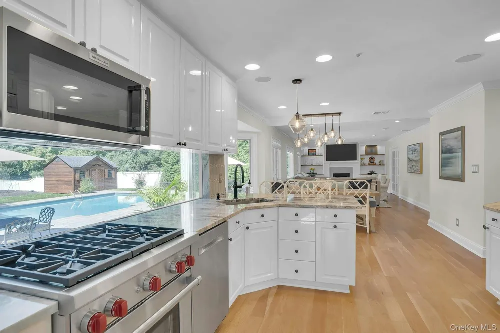7 Stonehurst Lane Dix Hills, NY 11746