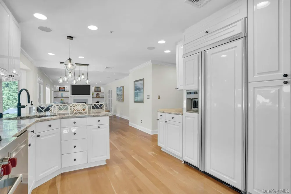 7 Stonehurst Lane Dix Hills, NY 11746