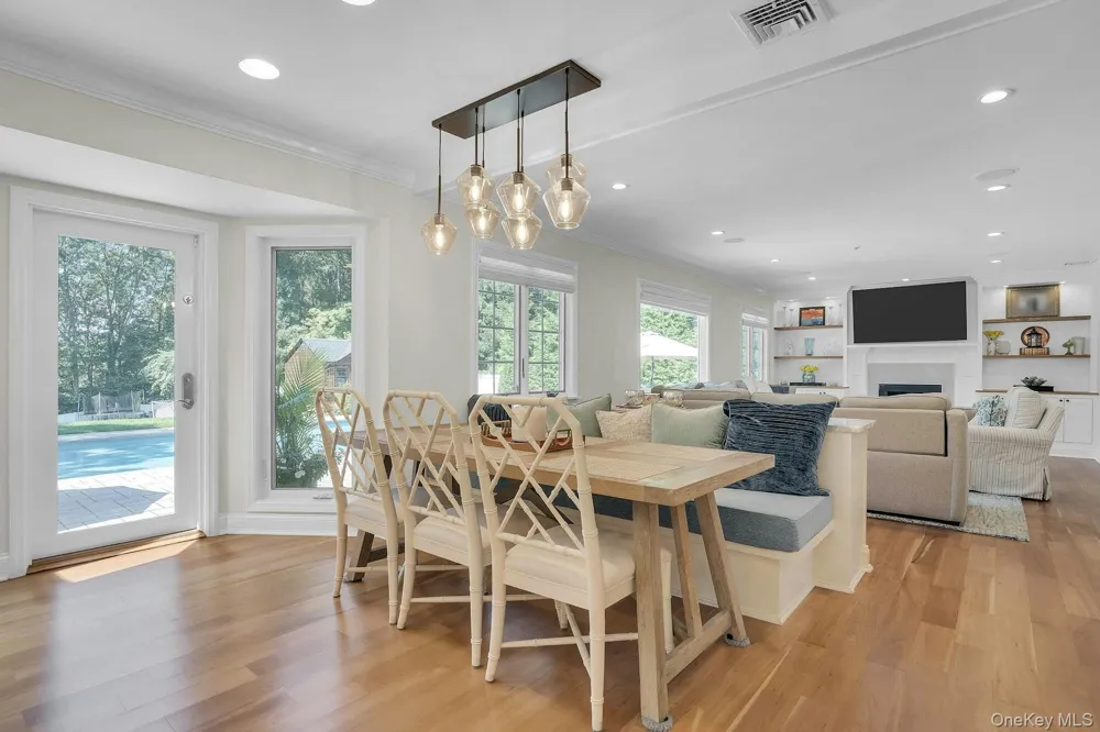 7 Stonehurst Lane Dix Hills, NY 11746