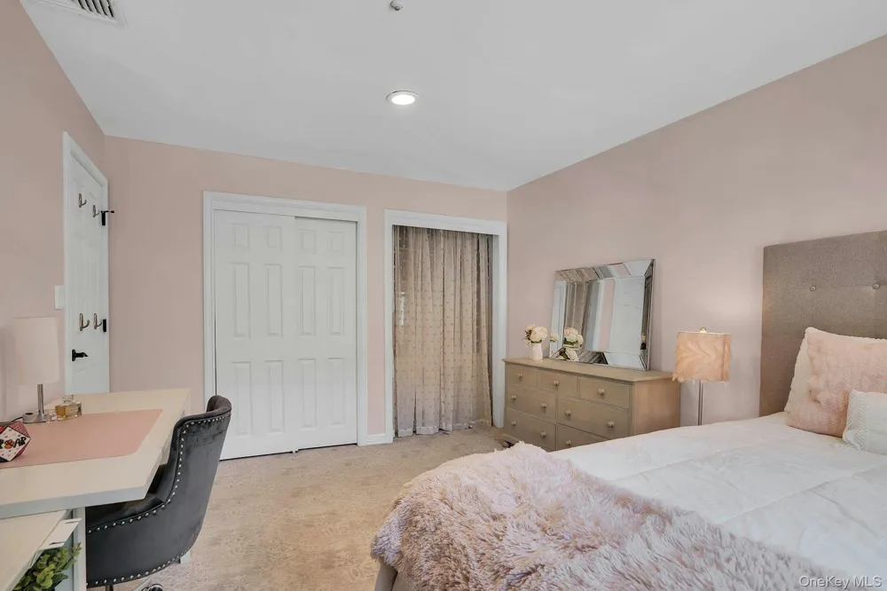 7 Stonehurst Lane Dix Hills, NY 11746