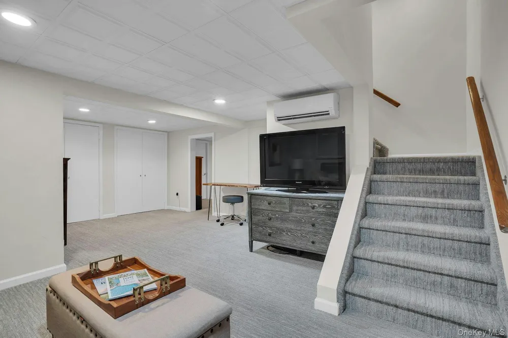 7 Stonehurst Lane Dix Hills, NY 11746