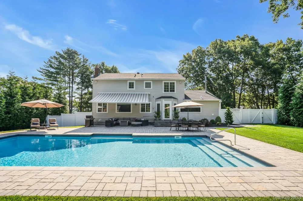 7 Stonehurst Lane Dix Hills, NY 11746