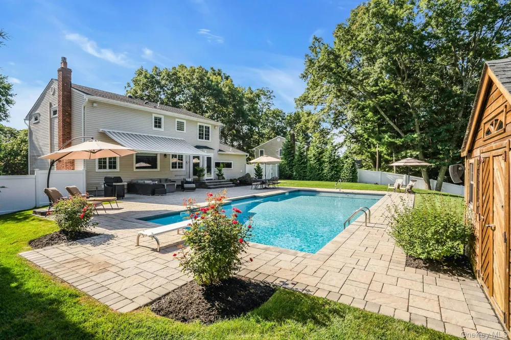 7 Stonehurst Lane Dix Hills, NY 11746