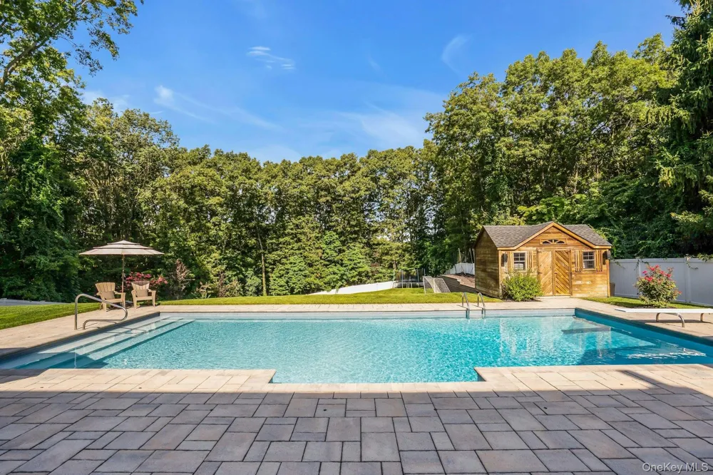 7 Stonehurst Lane Dix Hills, NY 11746