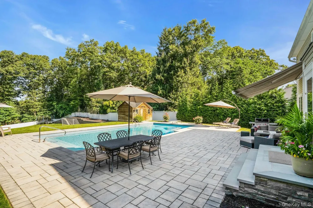 7 Stonehurst Lane Dix Hills, NY 11746