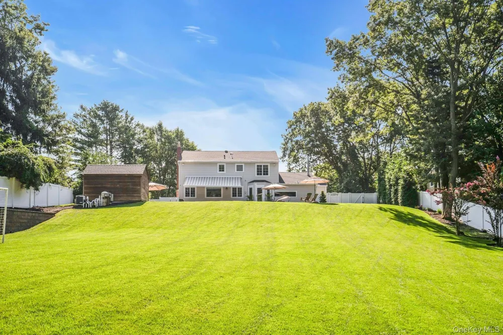 7 Stonehurst Lane Dix Hills, NY 11746