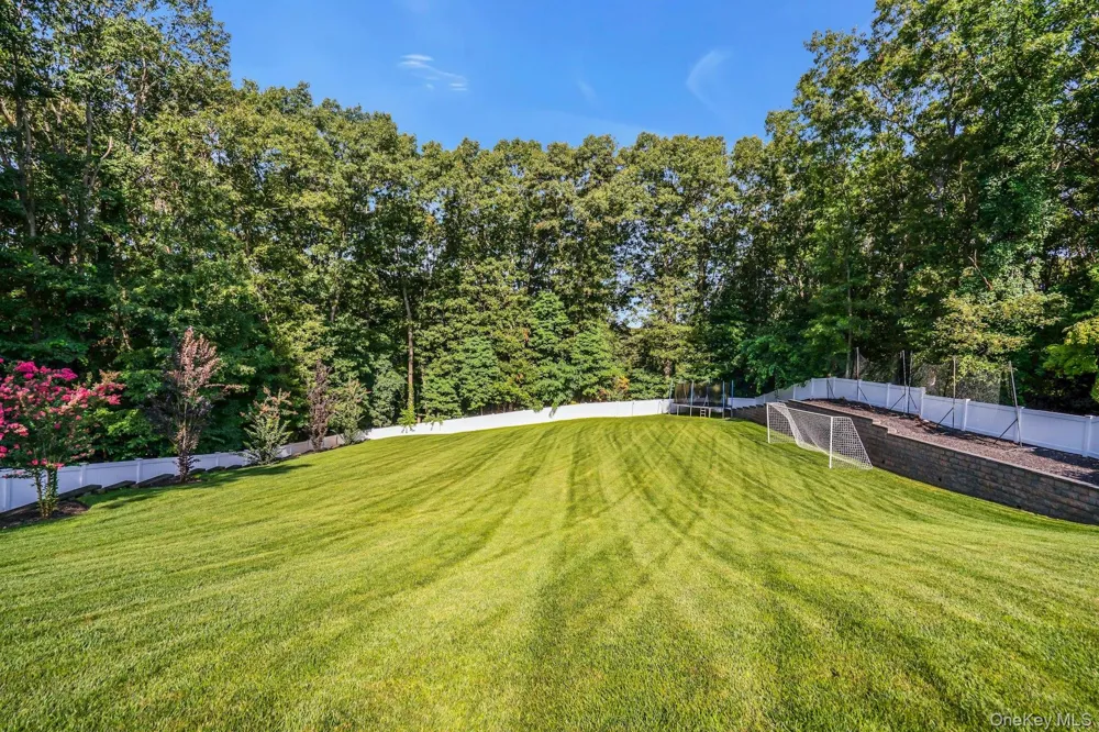 7 Stonehurst Lane Dix Hills, NY 11746