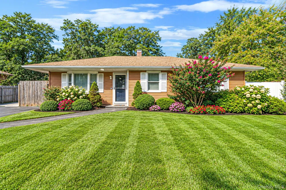 542 Agamemnon Avenue Bellport, NY 11713