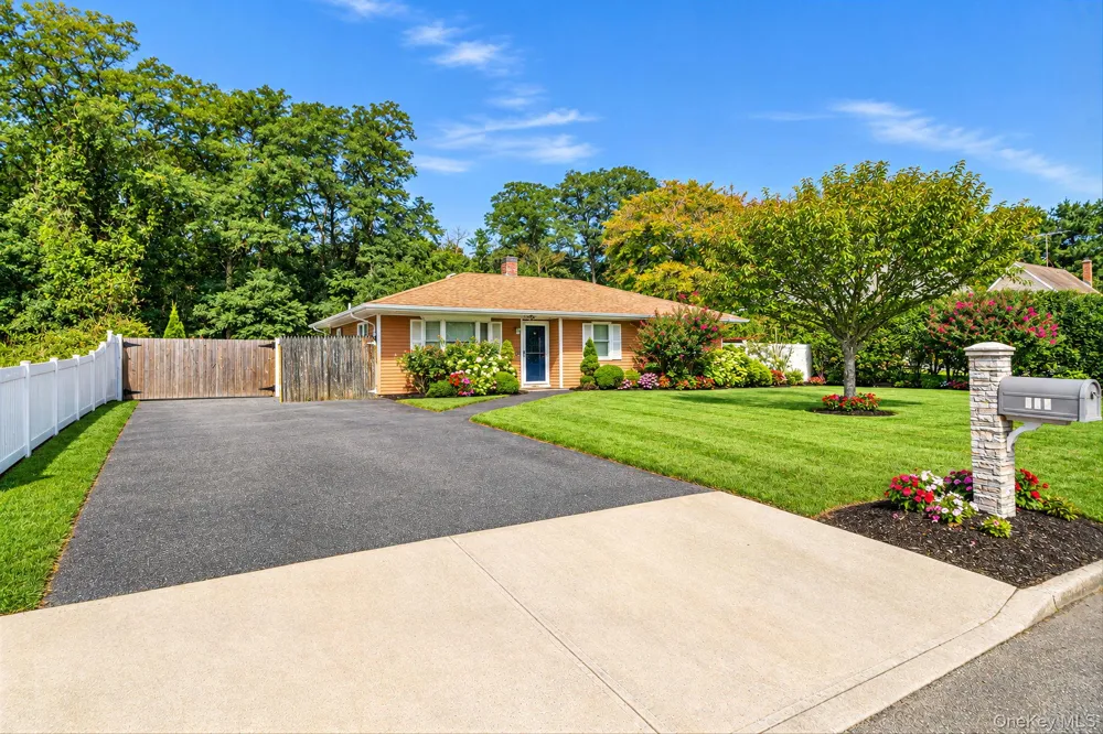 542 Agamemnon Avenue Bellport, NY 11713