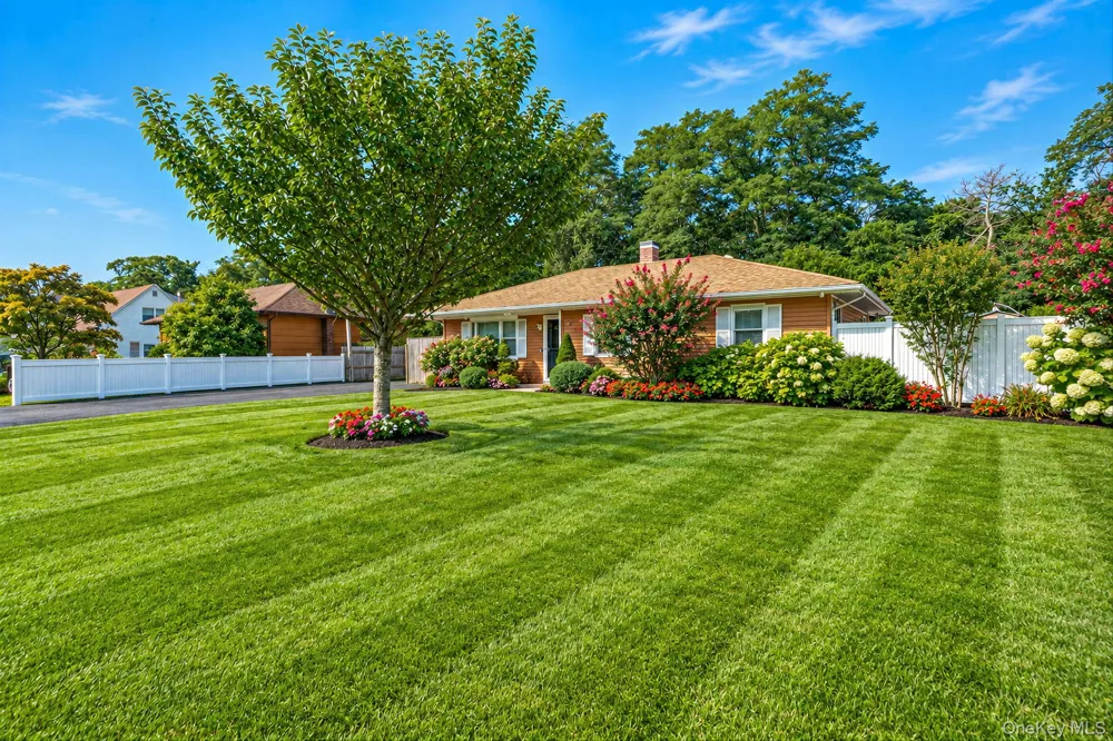 542 Agamemnon Avenue Bellport, NY 11713