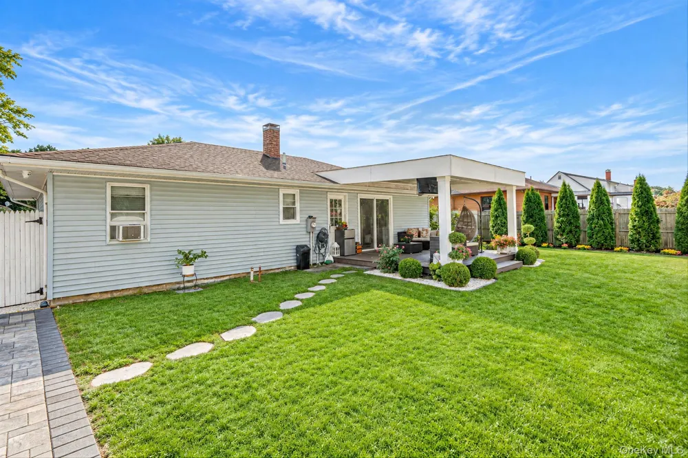 542 Agamemnon Avenue Bellport, NY 11713