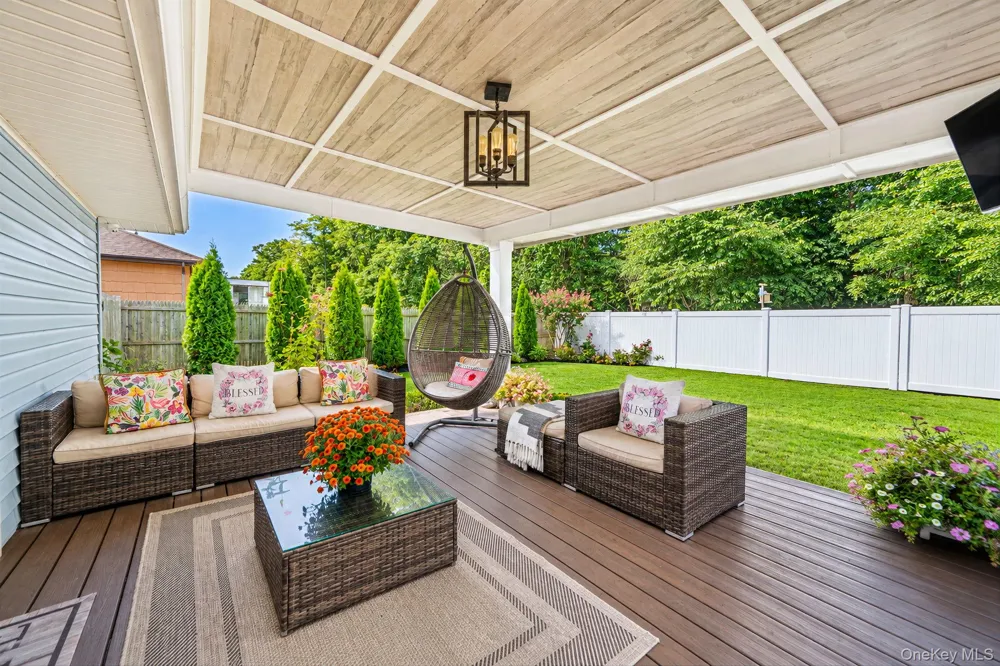 542 Agamemnon Avenue Bellport, NY 11713