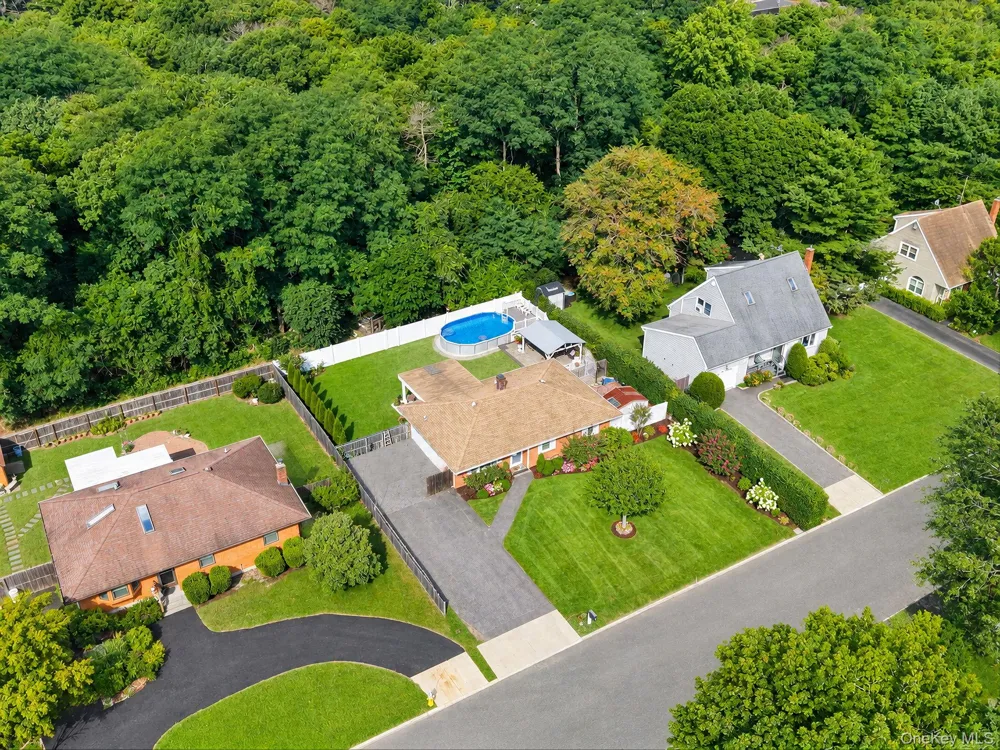 542 Agamemnon Avenue Bellport, NY 11713