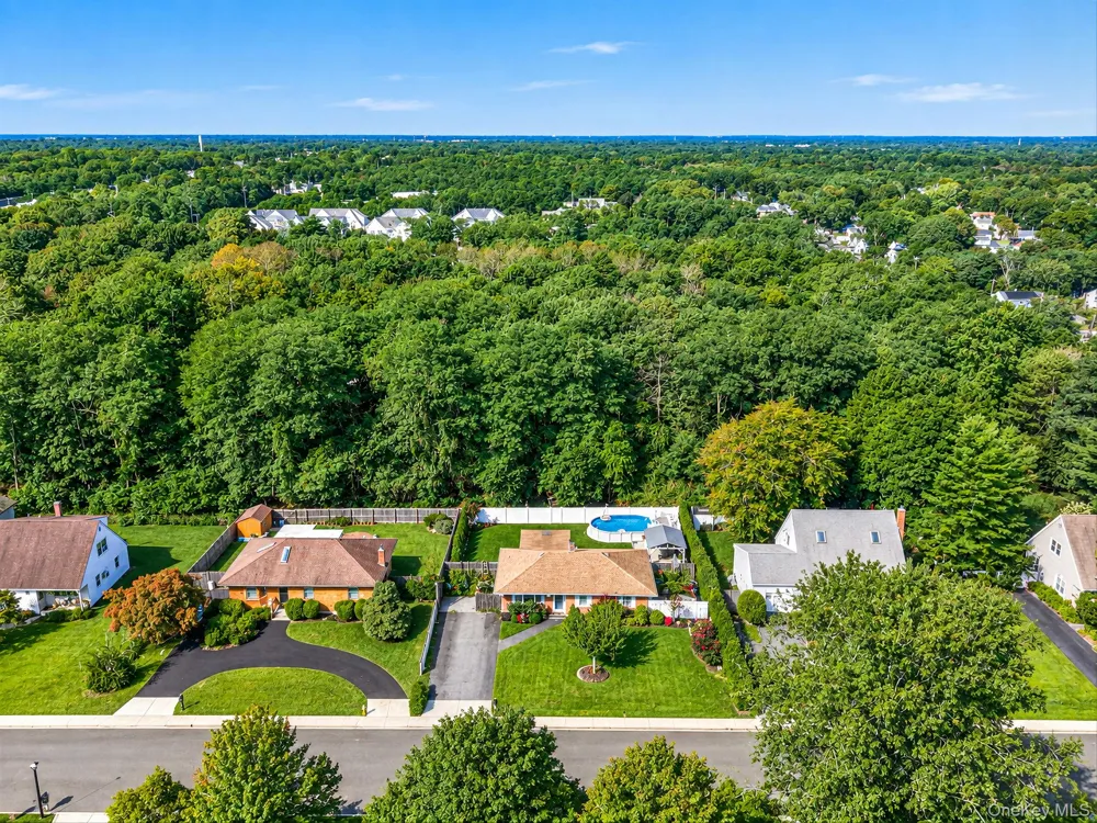 542 Agamemnon Avenue Bellport, NY 11713