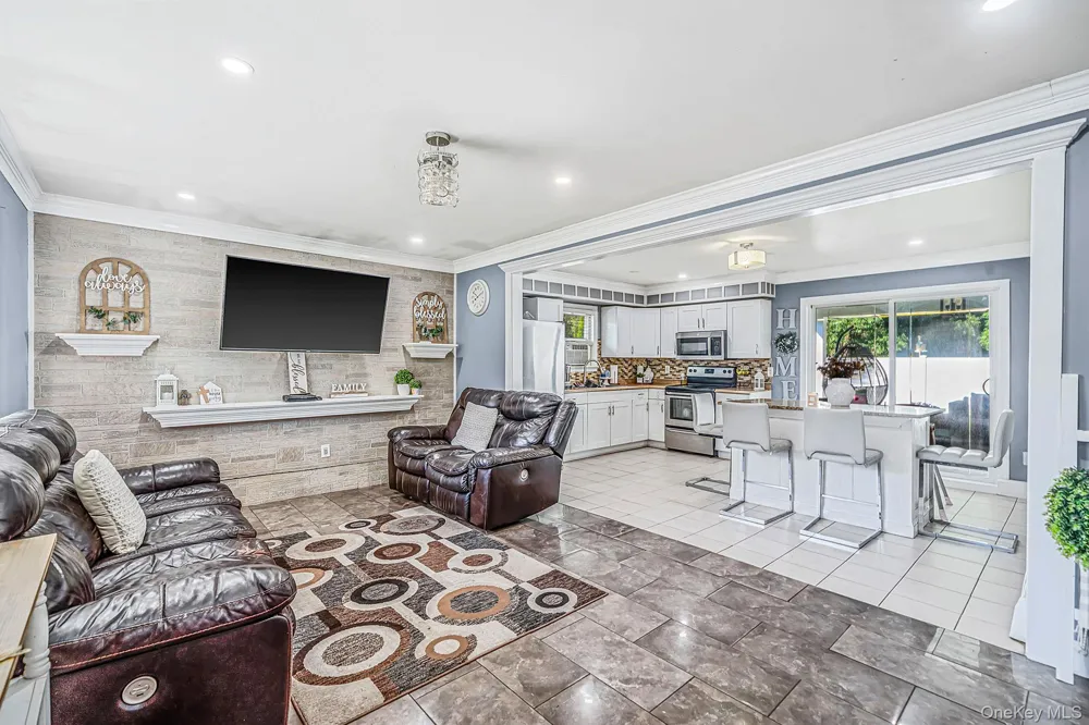 542 Agamemnon Avenue Bellport, NY 11713