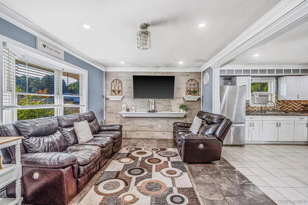 542 Agamemnon Avenue Bellport, NY 11713