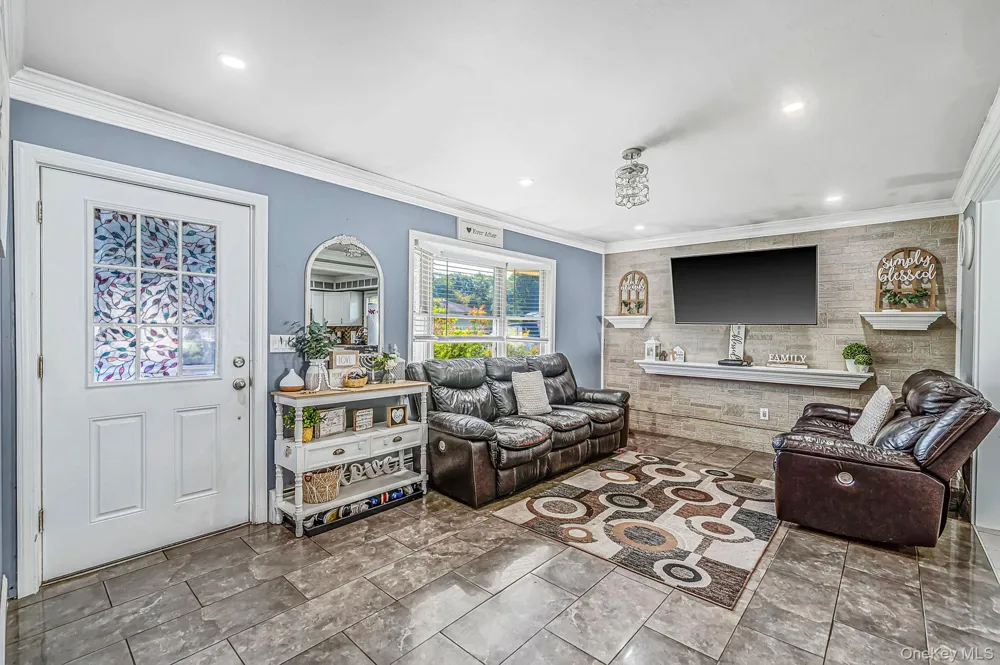 542 Agamemnon Avenue Bellport, NY 11713