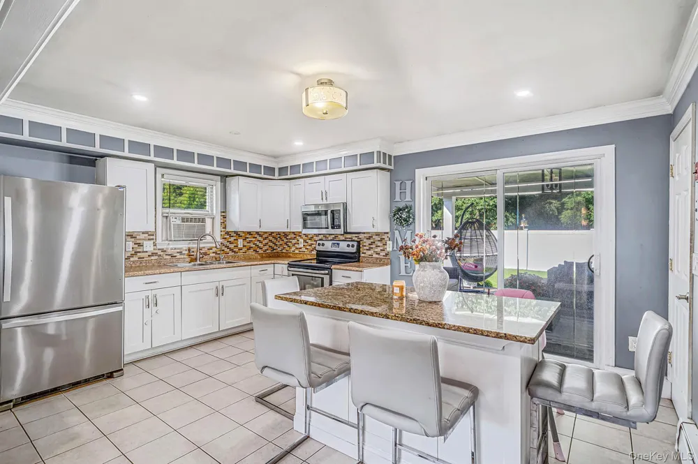 542 Agamemnon Avenue Bellport, NY 11713